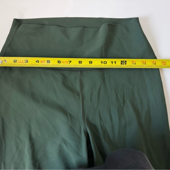 Alo Yoga High Waist Ripped Warrior Leggings Size Medium Hunter Green - Picture 11 of 14